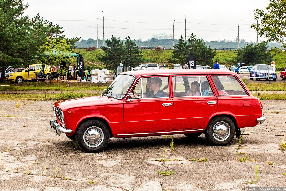 Автомобиль ваз 2102