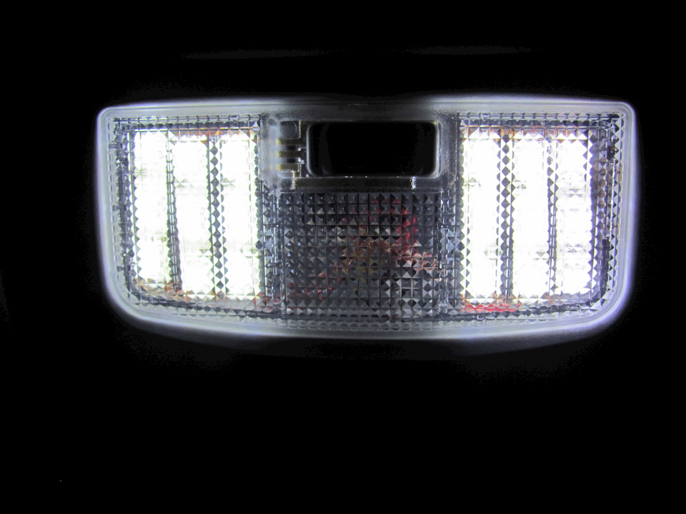 Светодиоды в плафон освещения салона — Lada Гранта (1G), 1,6 л, 2014 ...