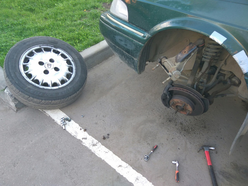 Пит-стоп у дома (замена масла в ГУР и замена втулки рычага и шаровой ...