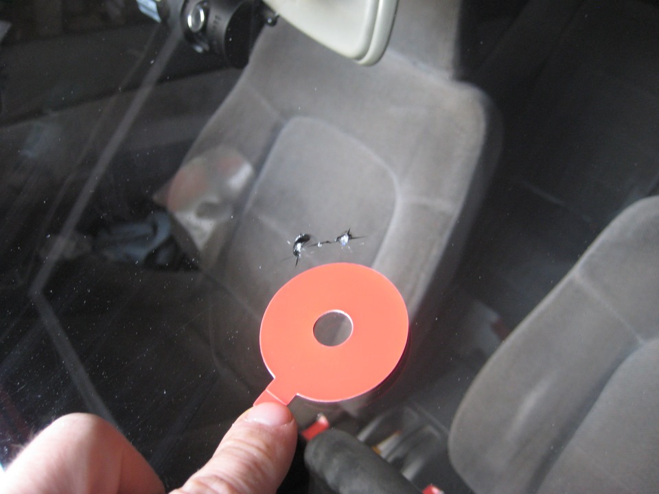 Заделка сколов на лобовом стекле — Mitsubishi Lancer IV, 1,6 л, 1993 ...