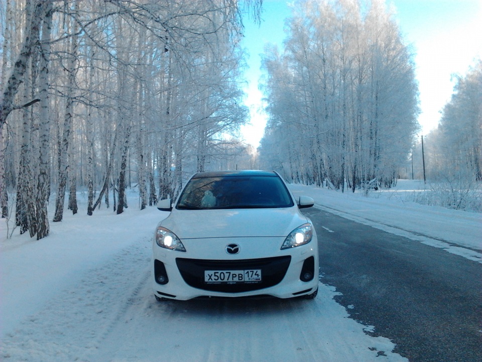 Mazda 3 колеса. Мазда 3 зима. Мазда 3 зимой. Mazda 3 белая зимой. Мазда 3 зима машинка.
