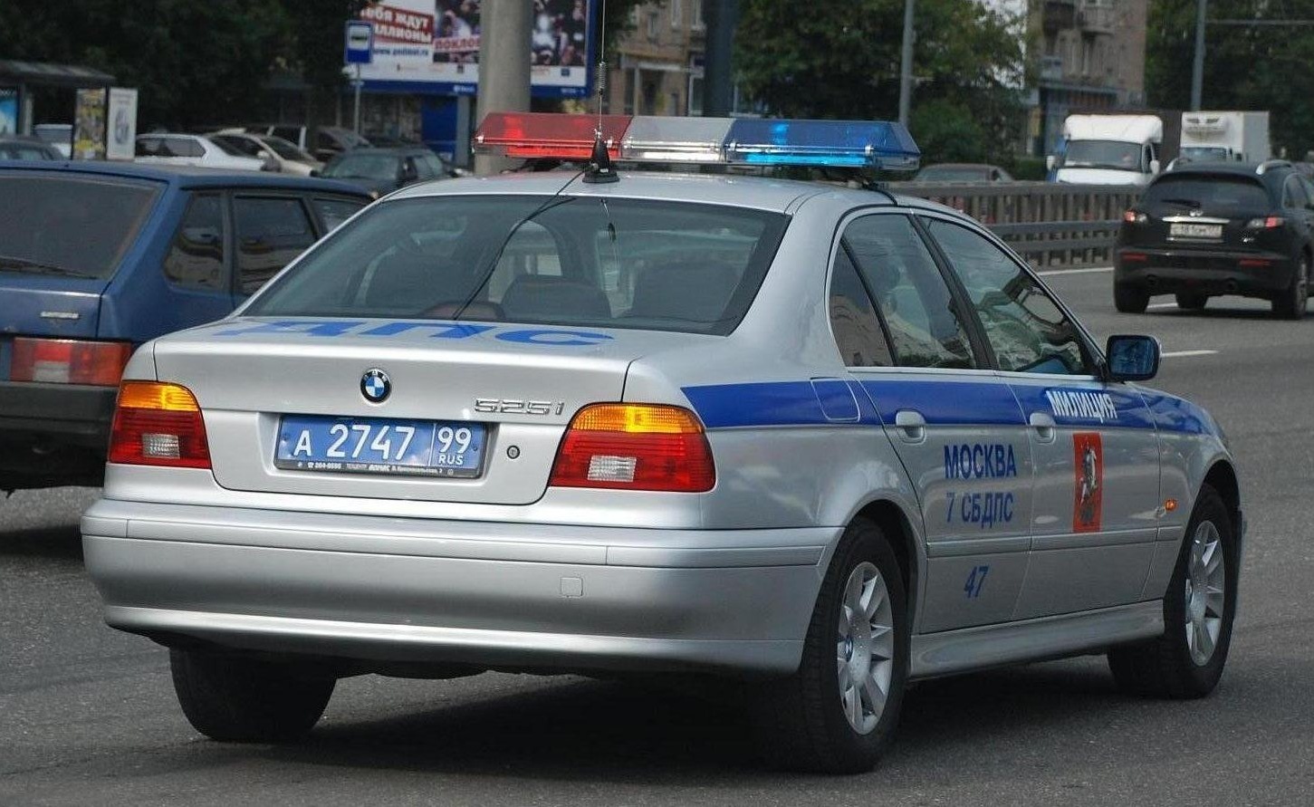 BMW м5 с мигалками