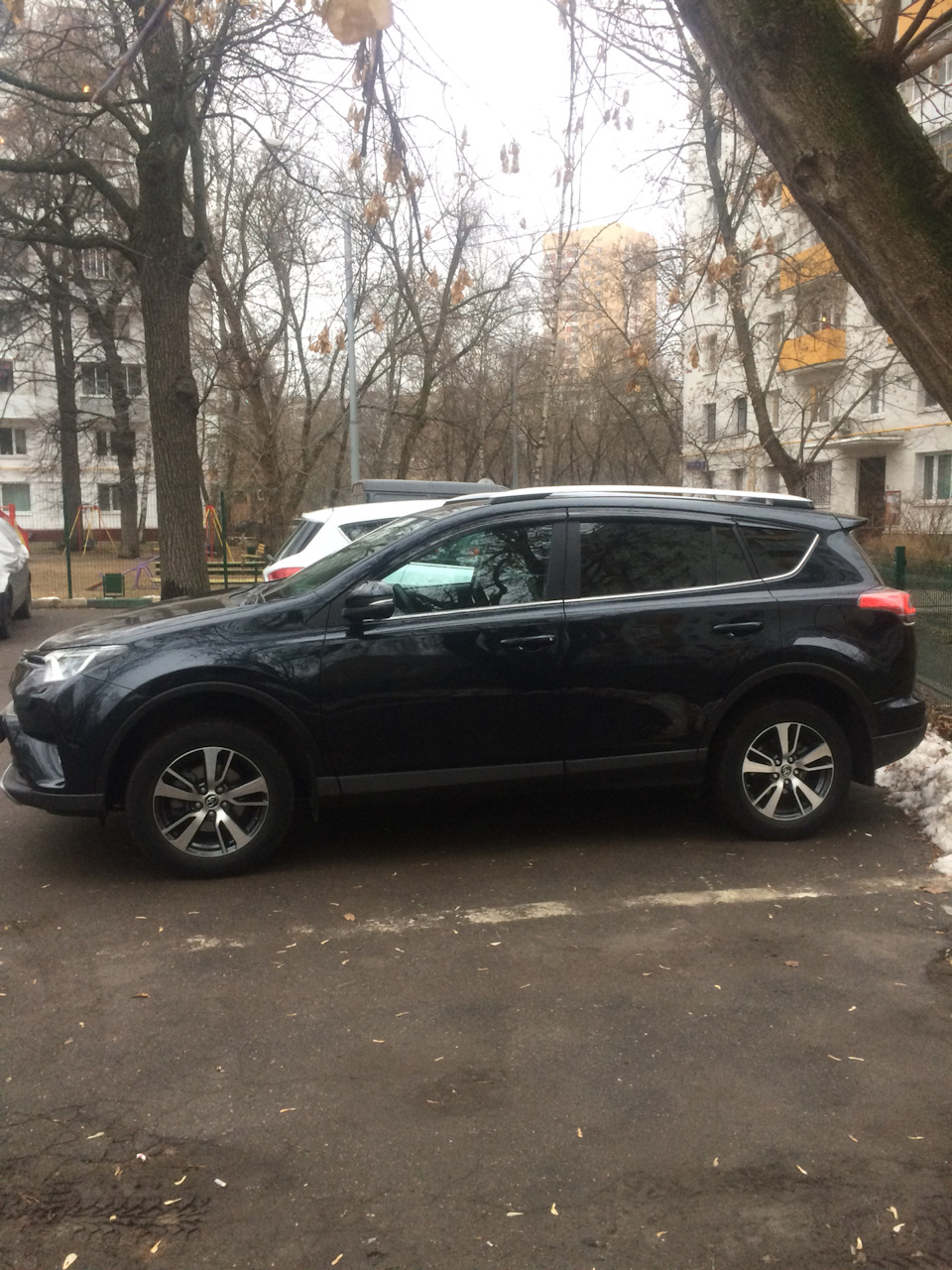 Фото в бортжурнале Toyota RAV4 (IV)