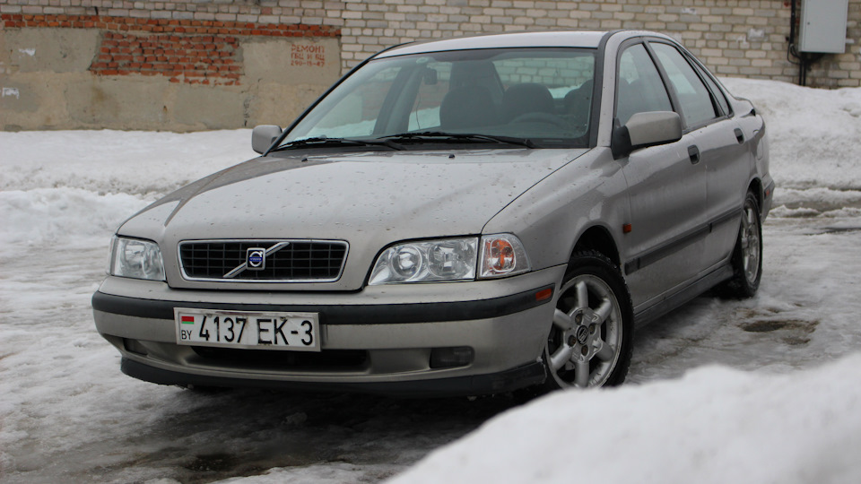 5 98 год. Volvo s40 1996. Volvo s40 1996 года. Вольво s40 98 года. Вольво s40 98 года белая.