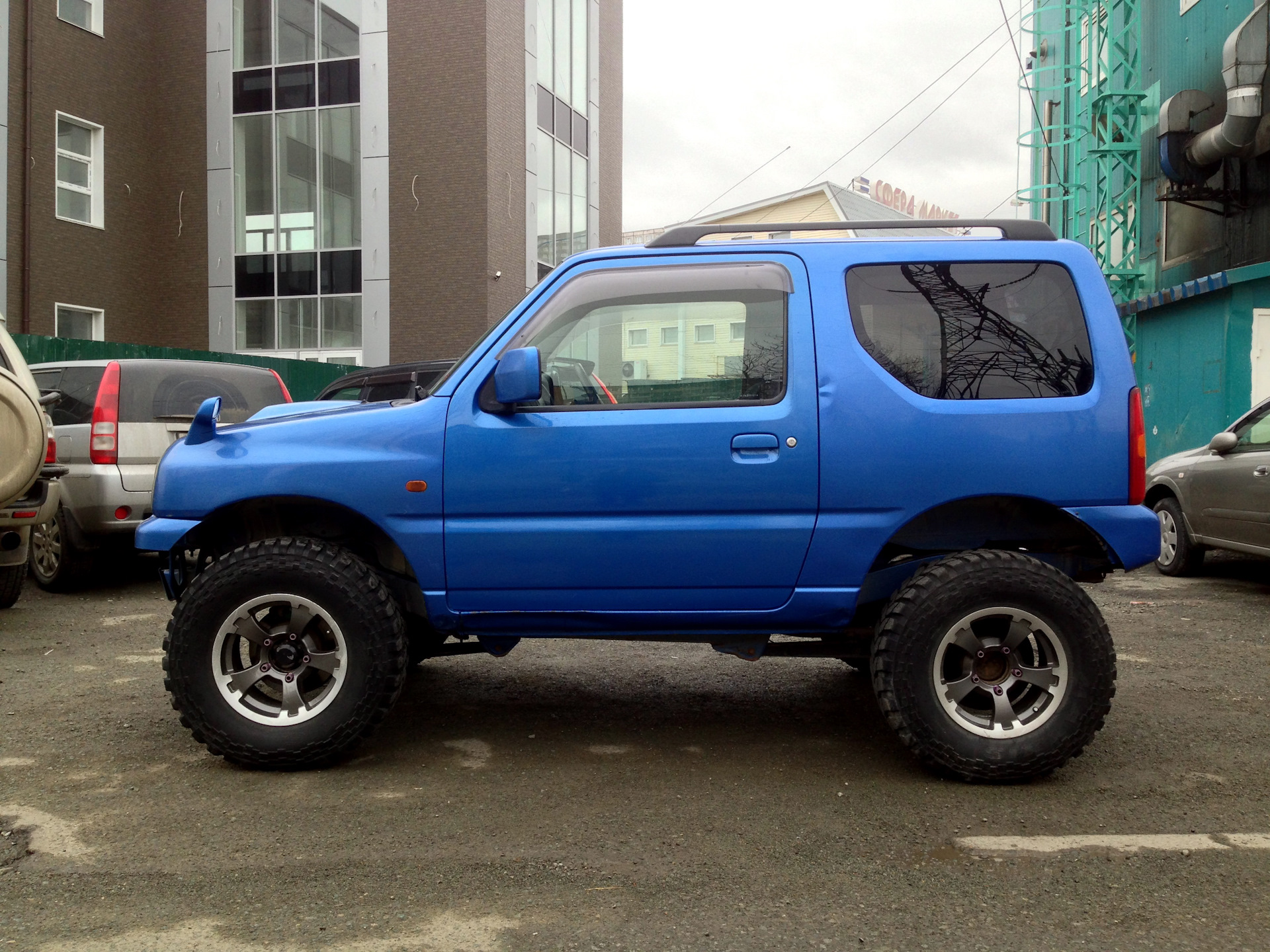 Запчасти сузуки джимни. Suzuki Jimny 2022. Suzuki Jimny 30 колеса. Колесная Сузуки Джимни 2000. Suzuki Jimny 660 лифт.