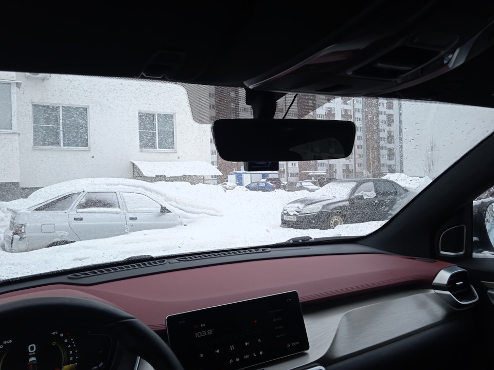 Со стороны водителя — Geely Coolray (1G)