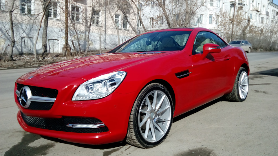 Mercedes SLK r172 красный