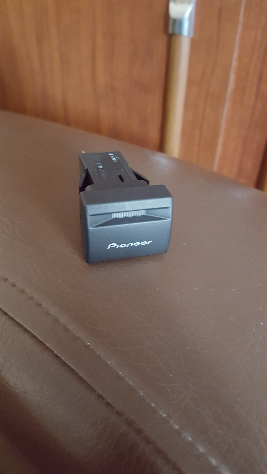 Кнопка пионер. Магнитола пионер 1400. Магнитолы pioneer с кнопочным управлением громкости. Кнопка пионер приора. Кнопка пионер.