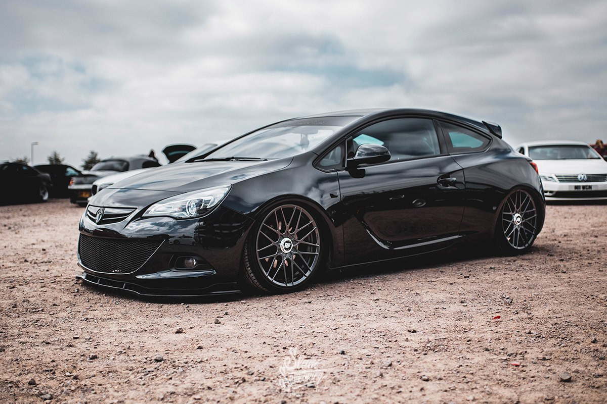 Opel Astra j GTC stance