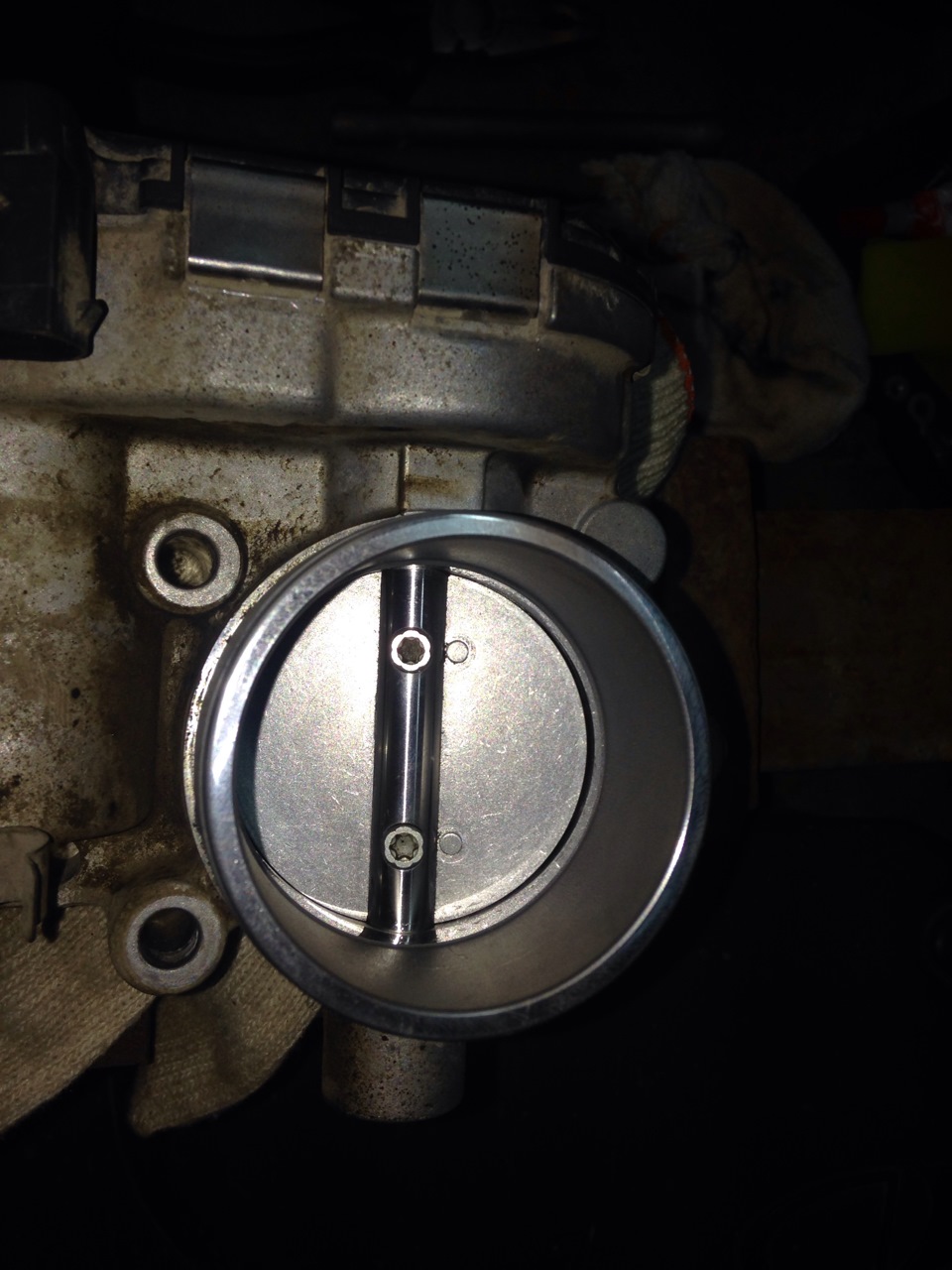 Чистка дросселя — Lada Калина хэтчбек, 1,4 л, 2011 года | своими руками ...