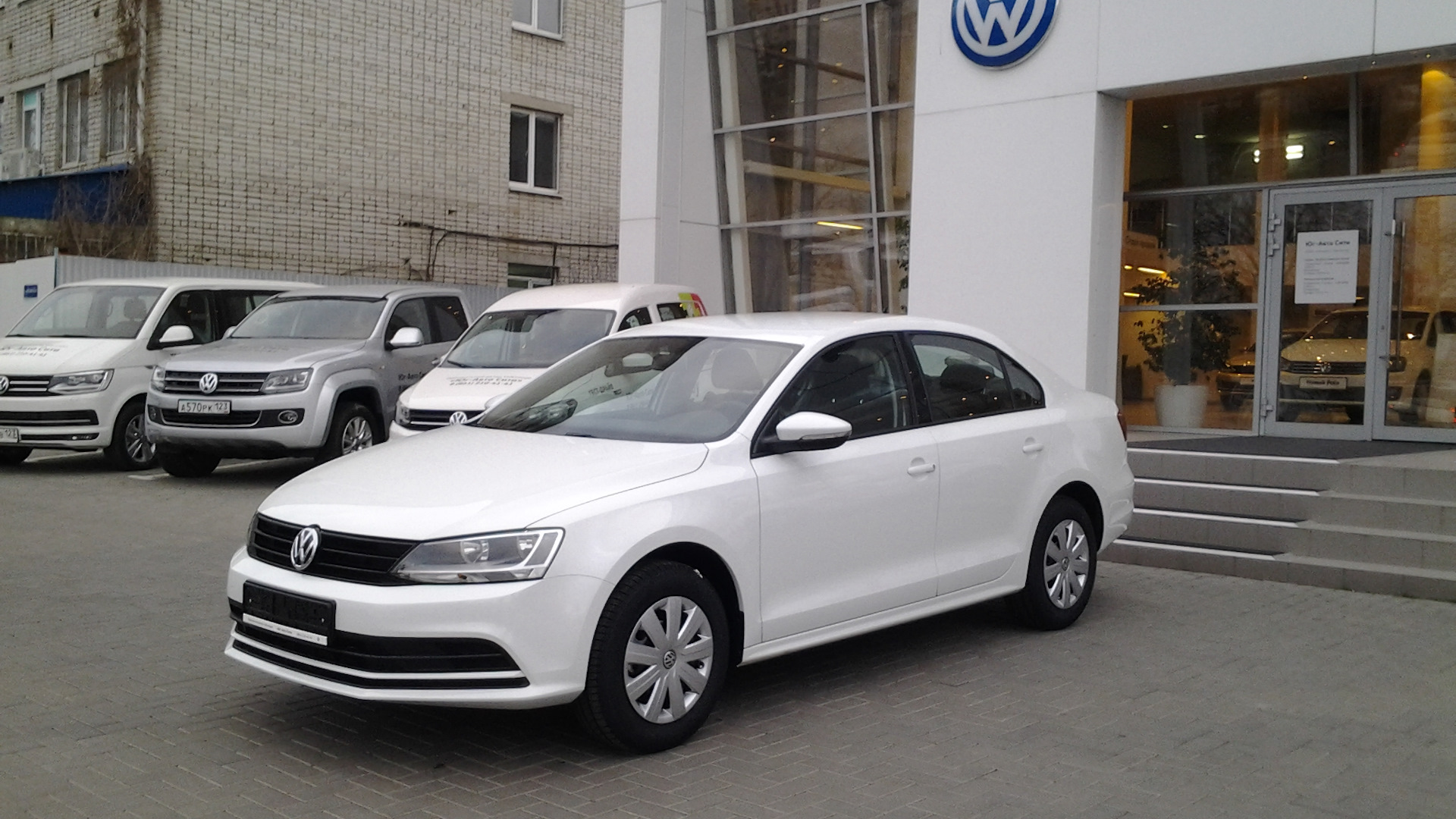 Volkswagen Jetta VI 1.6 бензиновый 2016 | Белая красотка на DRIVE2