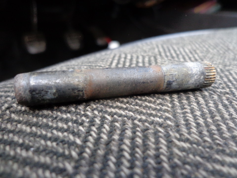 Замена дверной петли. — Audi Coupe (81,85), 1,8 л, 1981 года | своими ...