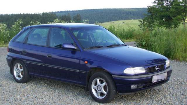 Vauxhall Astra 1991 1998 Used Car Review Car Review Rac Drive