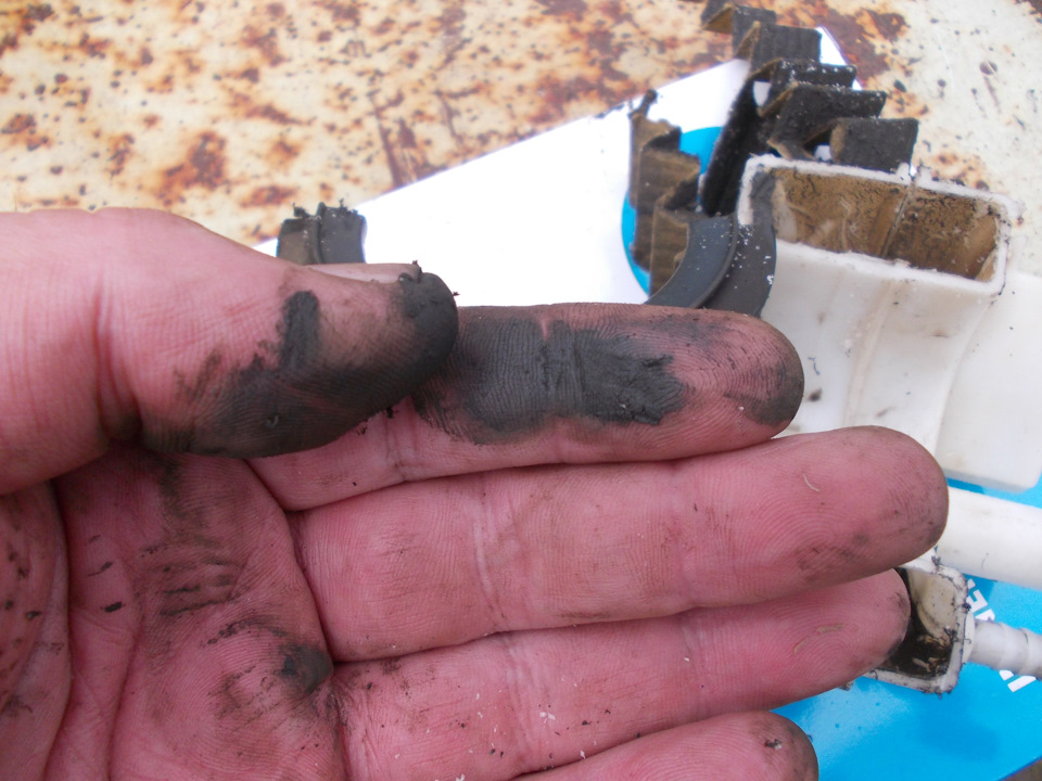 Картина маслом или "гудрон" в фильтре тонкой очистки бензонасоса. — DRIVE2