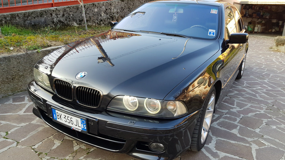 Bmw 5 Series Black Cosmos Drive2