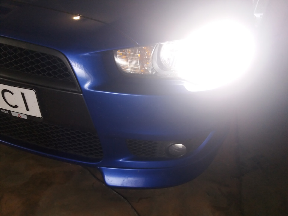Установка Led ламп ближнего света — Mitsubishi Lancer X, 2 л, 2010 года ...