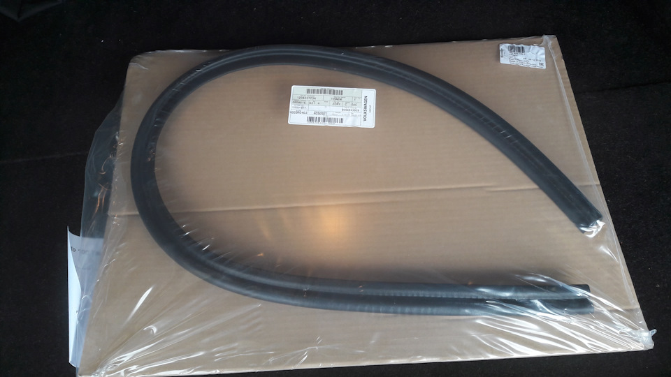 Уплотнитель капота от Octavia. — Volkswagen Passat Variant (B7), 2 л ...