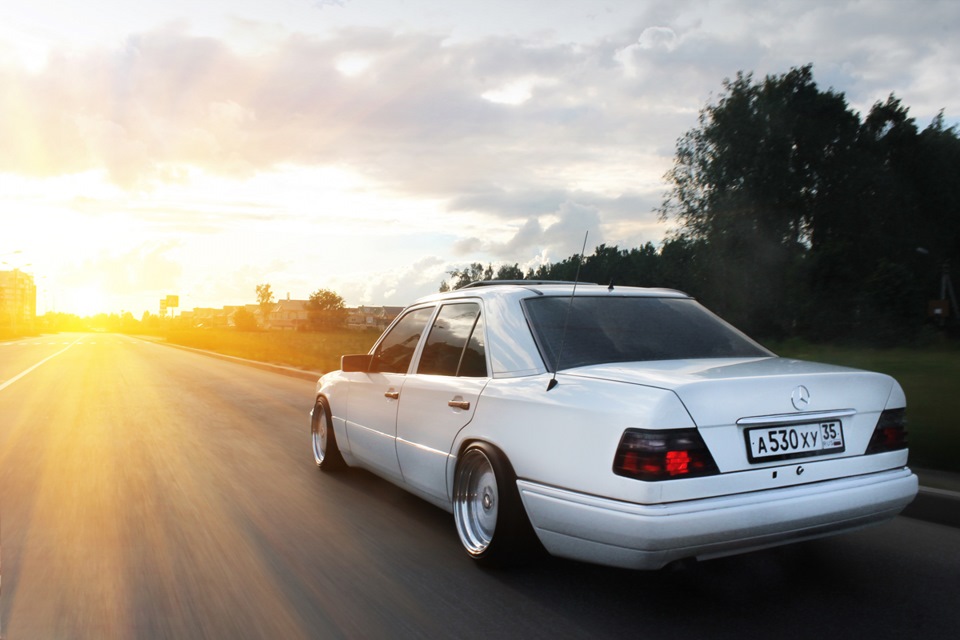 Mercedes Benz w124 stance