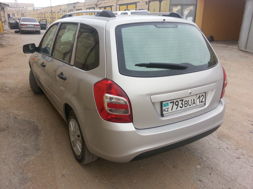 первый раз решил сам за тонировать заднее изогнутой стекло получилось ...