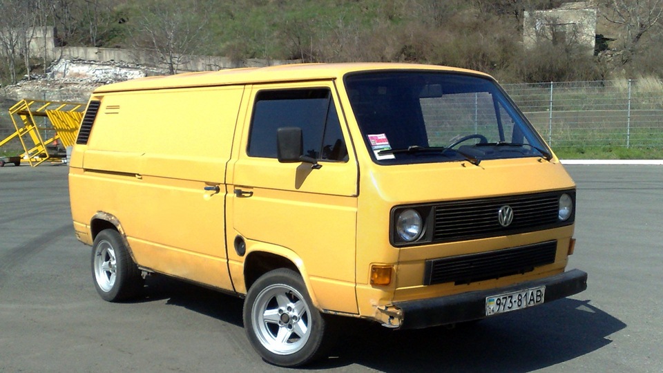 Фольксваген транспортер 1 купить. VW Transporter 1990. Фольксваген Транспортер 6.1. Фольксваген Транспортер старенький. VW Transporter old.