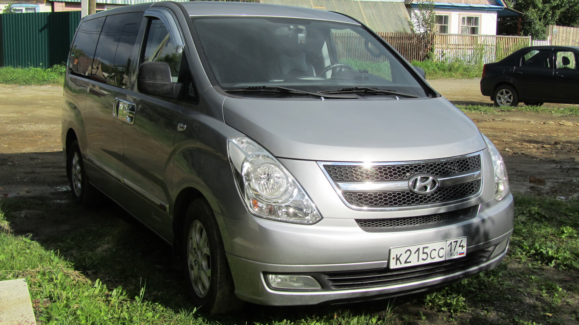 Купить гранд старекс 2.5 дизель. Hyundai Starex 2011. Хендай Старекс 2011. Хендай Старекс 2011 дизель. Серый Гранд Старекс 2011.