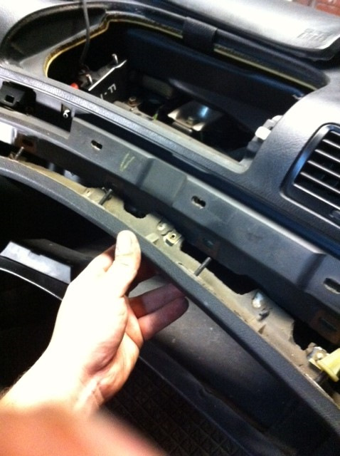 Снятие торпеды BMW e38 и замена щеток моторчика печки. — DRIVE2