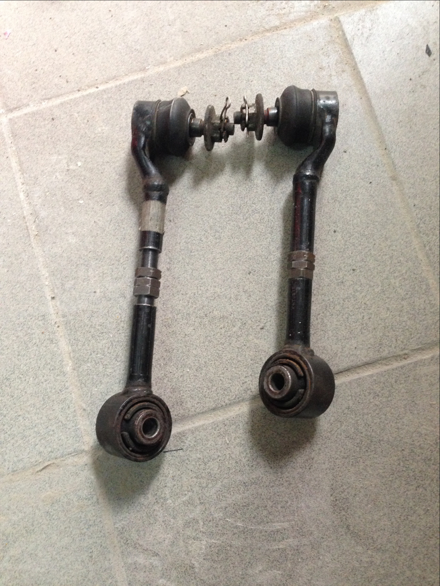 развальные тяги. развальная тяга ауди 100 кватро. задние рычаги рено дастер 2. развальные тяги мерседес 210. рычаг развальный accord.