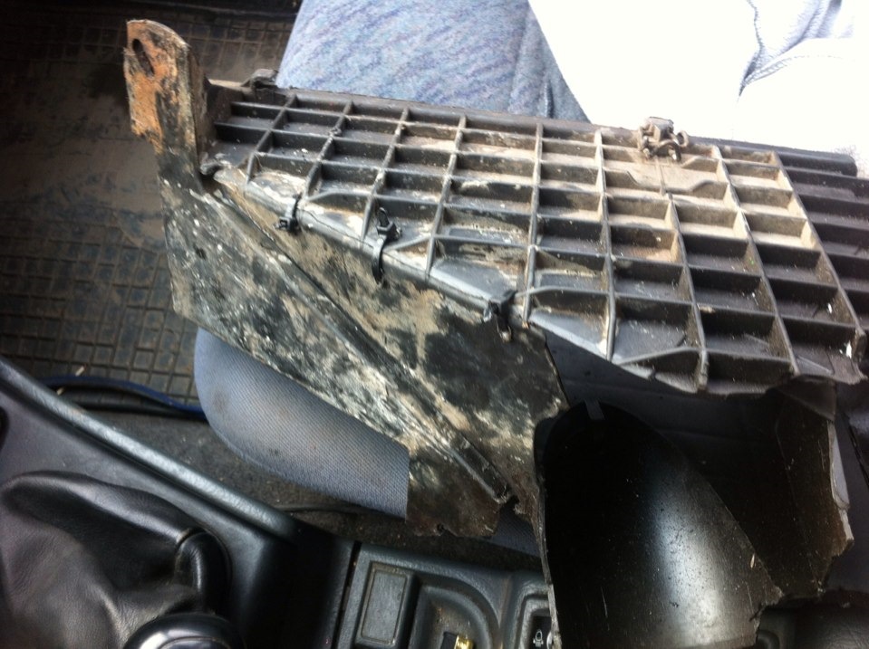 Корпус Воздушного фильтра — Москвич Святогор, 2 л, 1998 года | поломка ...