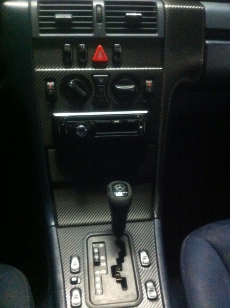 Оклейка панели карбоном — Mercedes-Benz E-class (W210), 2,3 л, 1999 ...