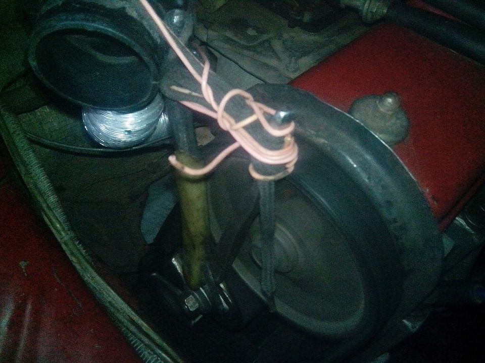 Сорвало резьбу на голове блока натяжного ролика ремня ГРМ — Lada 21093 ...