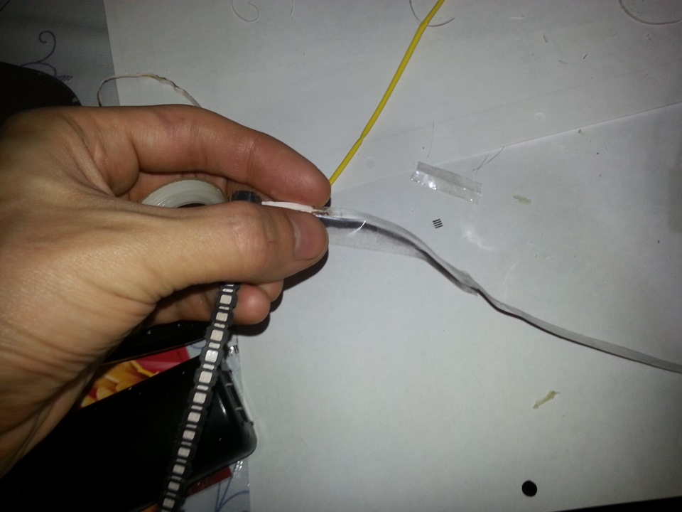 Попытка сделать шлейф жестче — обмотали скотчем — Renault Megane I