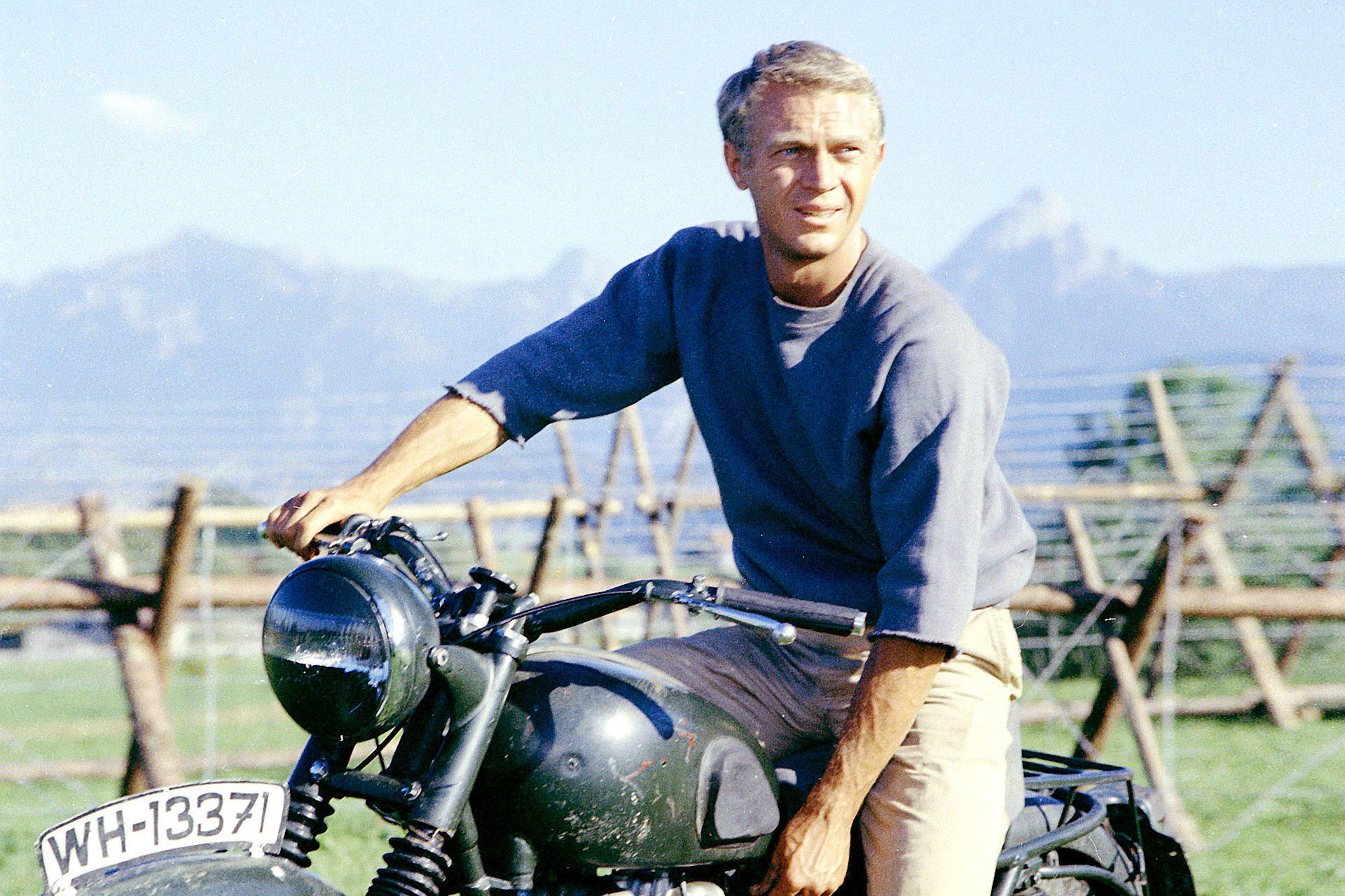 Great escape. Стив Маккуин. Стив Маккуин большой побег. Мотоцикл Triumph Steve MCQUEEN 1969.