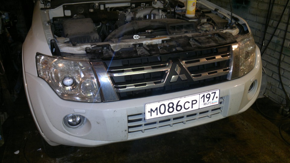 Самые тусклые фары в мире у самого проходимца. — Mitsubishi Pajero (4G ...