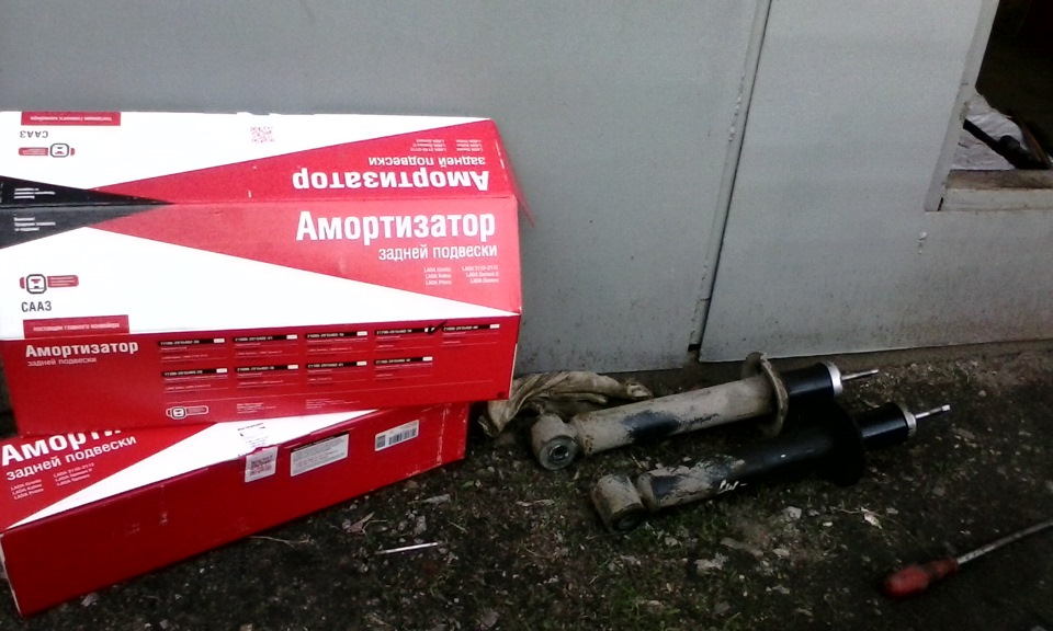 Задние амортизаторы — Lada Приора хэтчбек, 1,6 л, 2010 года | своими ...
