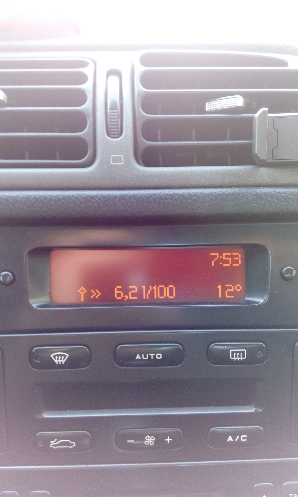 Уровень топлива и расход купешки — Peugeot 406 Coupe, 2,2 л, 2002 года ...