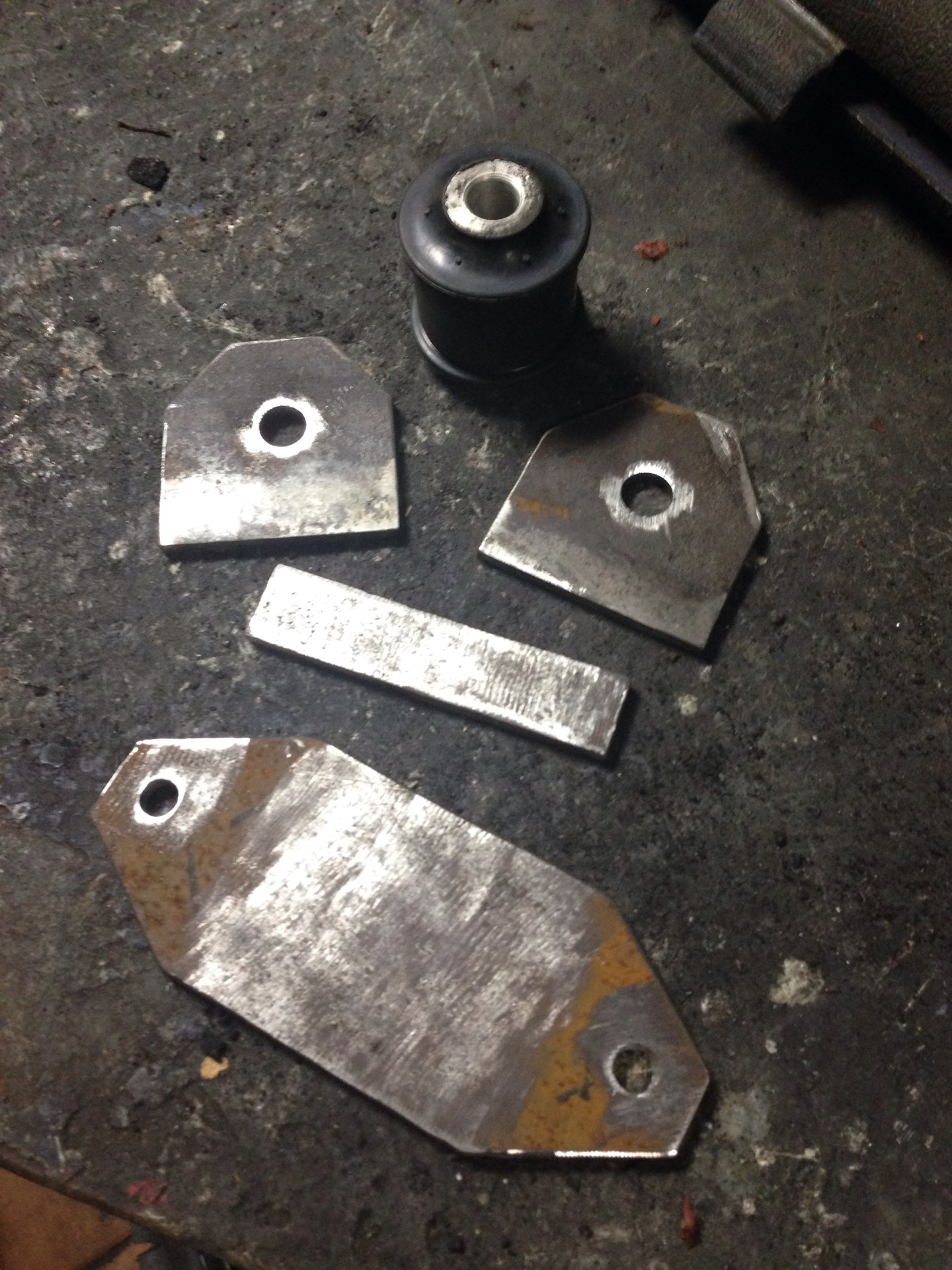 Кастом опоры. Кастомные опоры. Кастомные опоры. Усиленные подушки двигателя ваз 2107. Кастомные опоры.