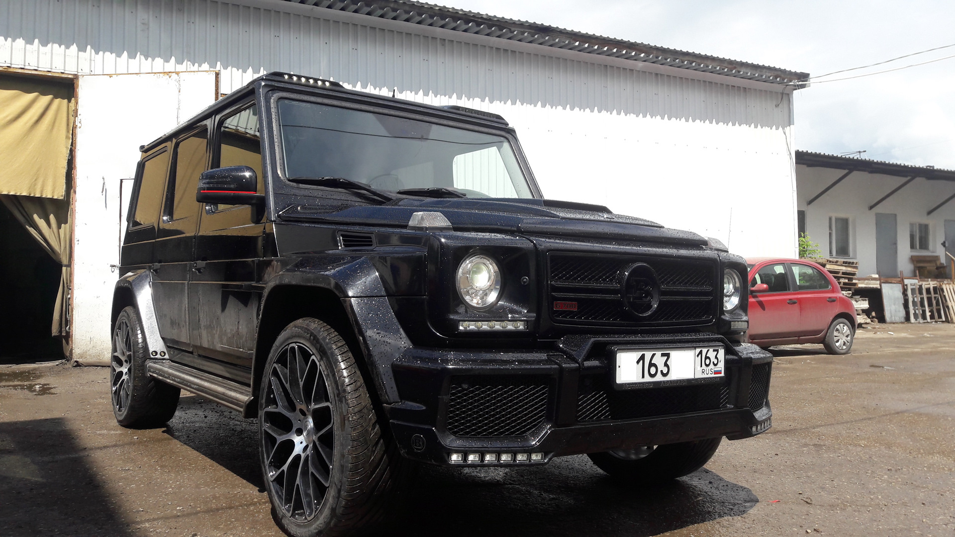 Сомон тч гелик. Козырек Mansory w463 на ниву. Гелик мансори. Козырек Mansory на Гелик Мерседес g500. Расширители Менсори Гелендваген.
