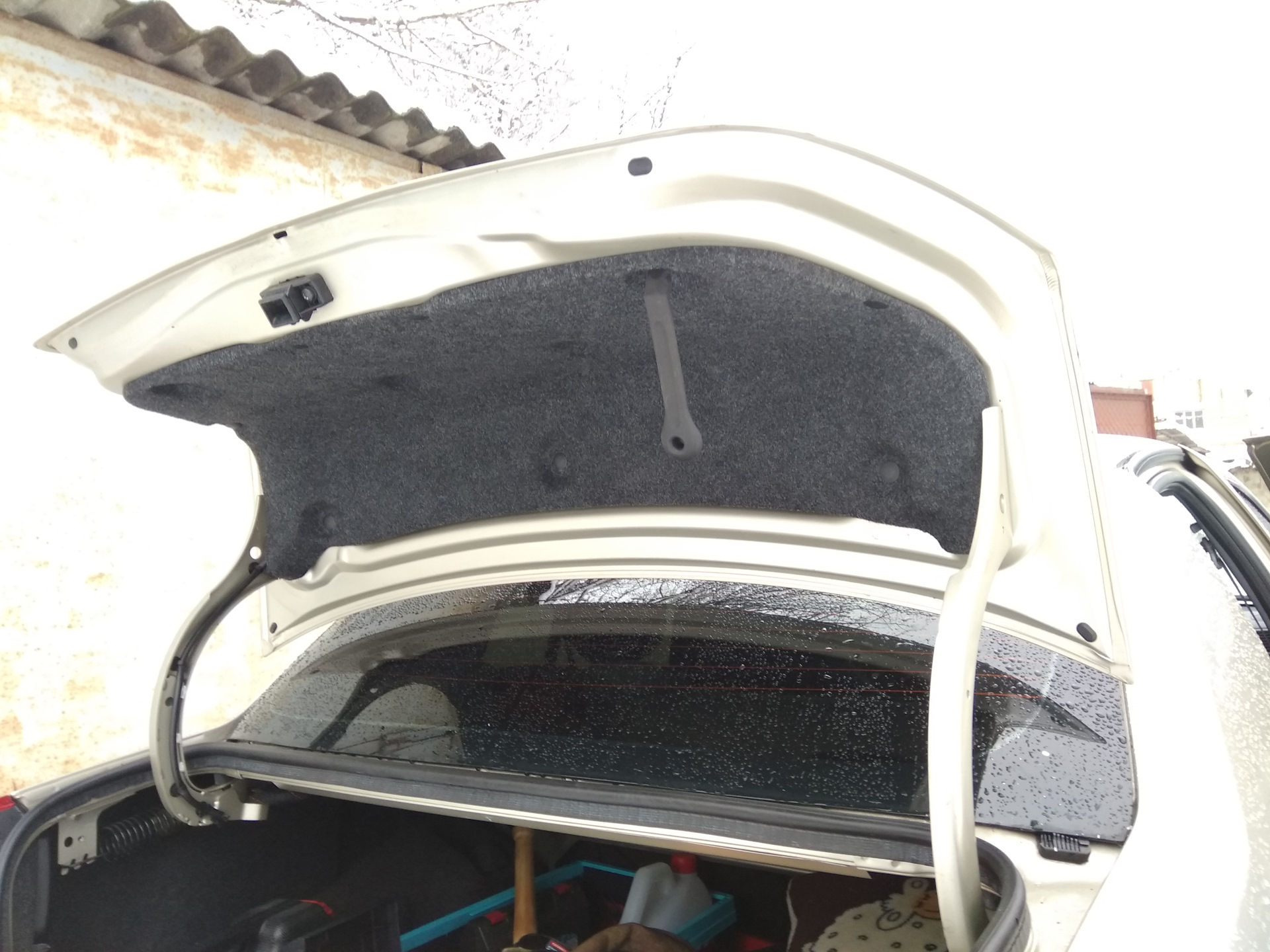 Ручка для закрытия багажника — Renault Clio Symbol, 1,4 л, 2006 года ...