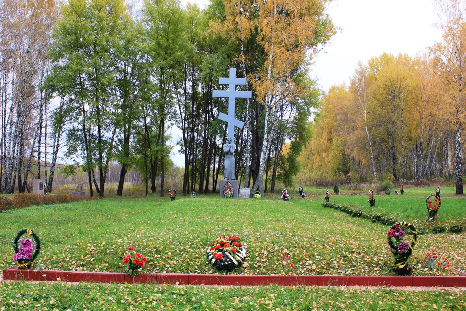 Кривцовский мемориал орловская. Кривцовский мемориал Орловская область. Скорбящая мать Кривцовский мемориал.