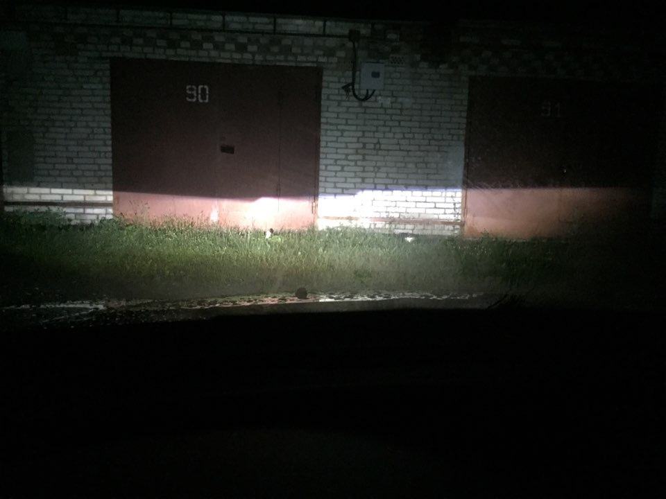 Стг би лед. Биксенон hella 3r. Билинзы моримото 2. Би лед линзы ваз 21099. Мини линзы как светят.