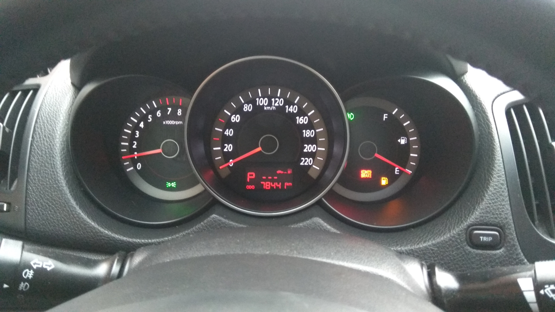 Остаток бензина на нуле Форд фокус 3. Киа Серато 2012 года загорелся желтый значок. Почему мигает манта