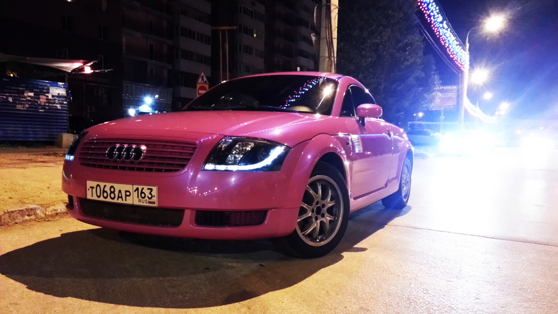 Audi TT Pink