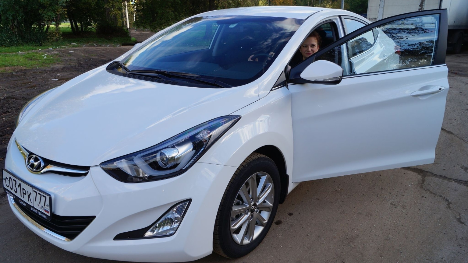 Хендай элантра белая. Hyundai Elantra White. Hyundai Elantra j5. Hyundai Elantra белая. Хендай Элантра с люком.