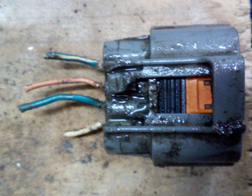 Лансер 9 На приборке загорелись аккумулятор и ручник одновременно. — DRIVE2