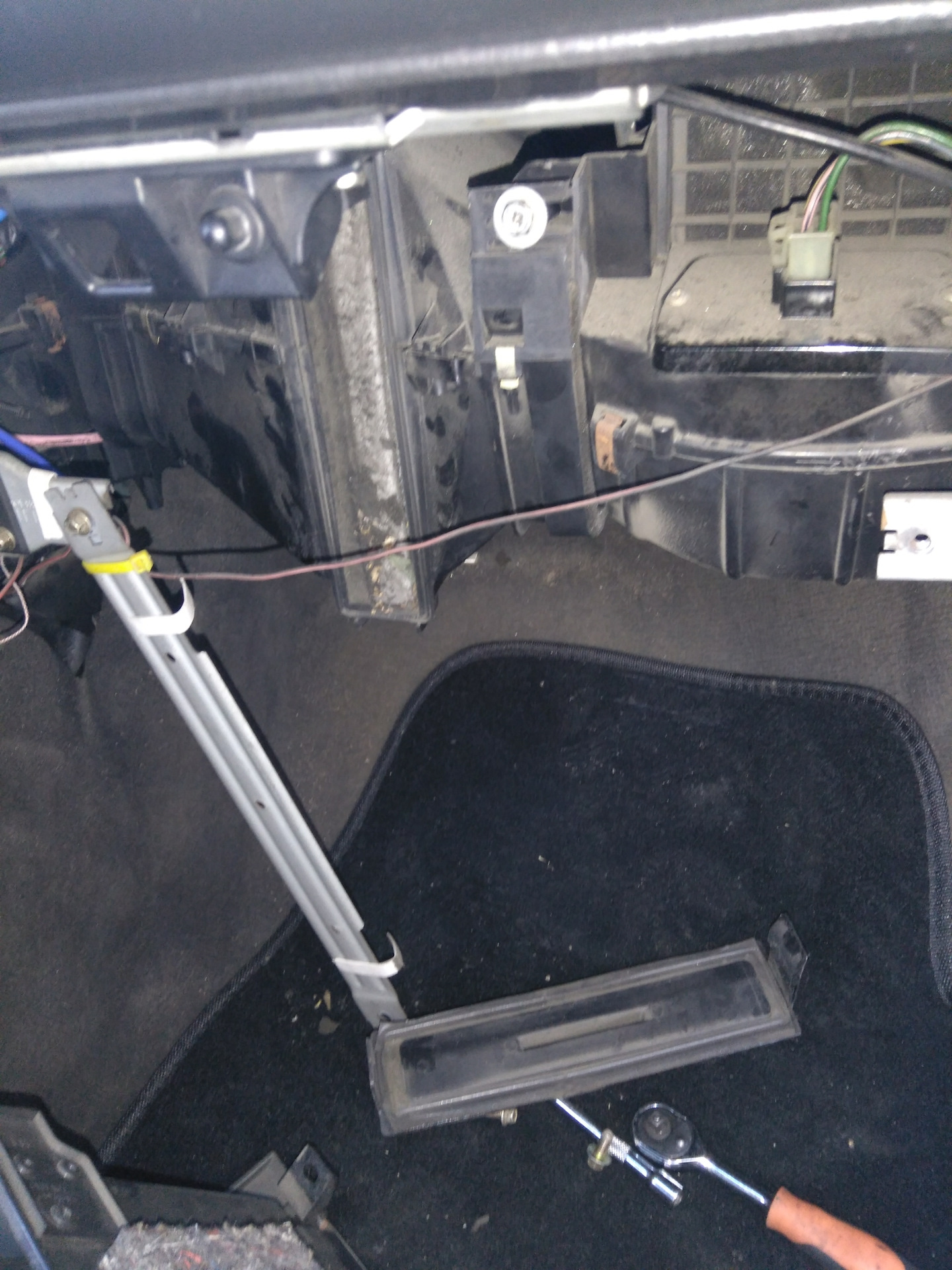 Ровер 75. Замена салонного фильтра - Rover 75, 2 л, 1999 года своими руками DRIV