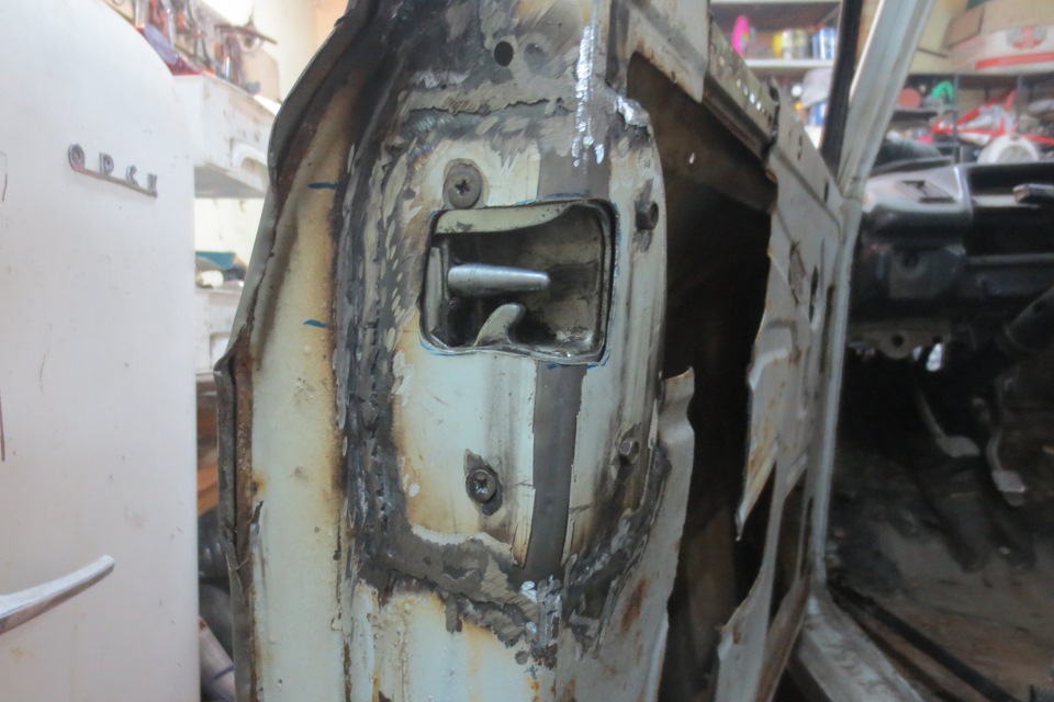 Возня с дверью продолжается. Установка замка. — ИЖ Москвич 412, 1,8 л ...