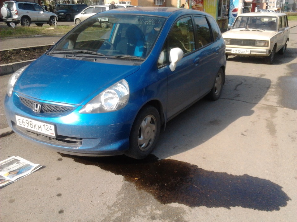 пробил поддон картера двигателя — Honda Fit (1G), 1,3 л, 2005 года ...