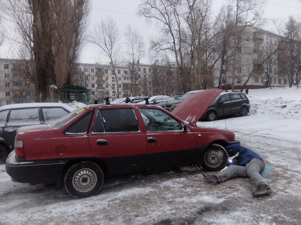 Дэу нексия реклама я узбеков люблю. 88c7821s 960. Дэу нексия реклама я узбеков люблю фото. Дэу нексия реклама я узбеков люблю-88c7821s 960. картинка Дэу нексия реклама я узбеков люблю. картинка 88c7821s 960. Они зимой заводятся хорошо! Помните эту телевизионную рекламу 20-летней давности?Но наша красавица Нексия 97 года, купленная накануне вечером по цене своих же номеров, с утра уже не завелась, хотя непривычно большой для "азиатов" аккумулятор Istok на 75 А*ч крутил маховик исправно.
