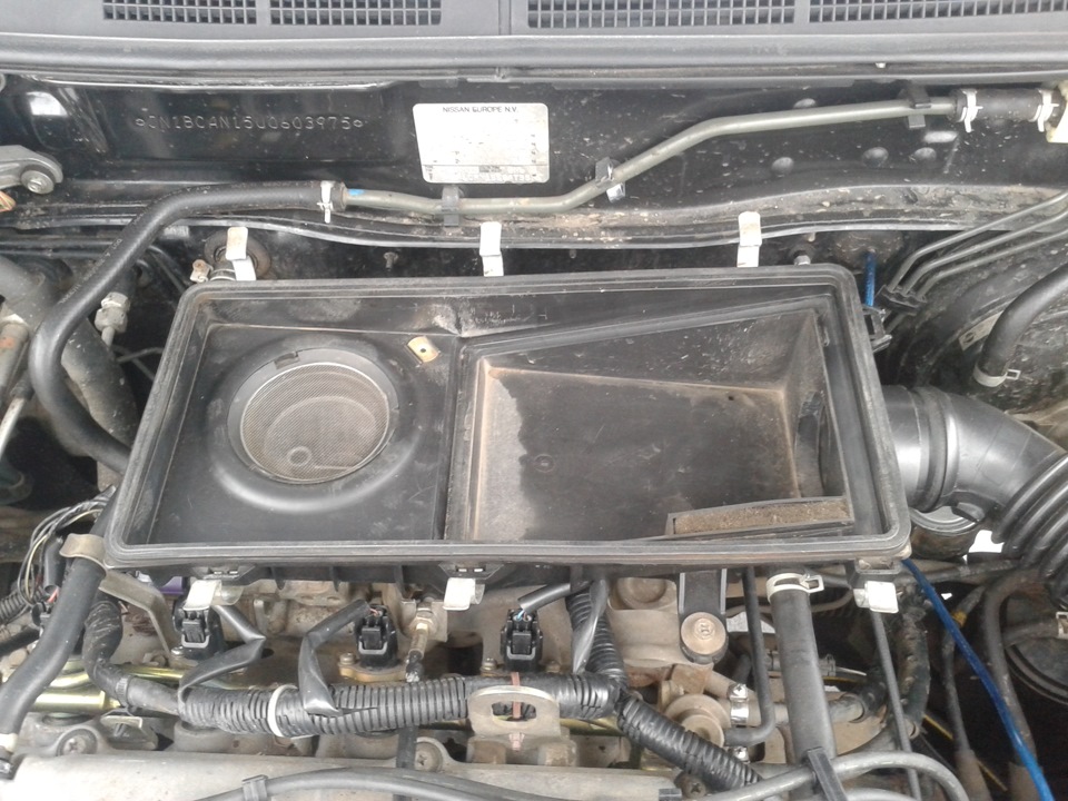 Меняем воздушный фильтр перед проверкой ДМРВ — Nissan Almera I (N15), 1 ...