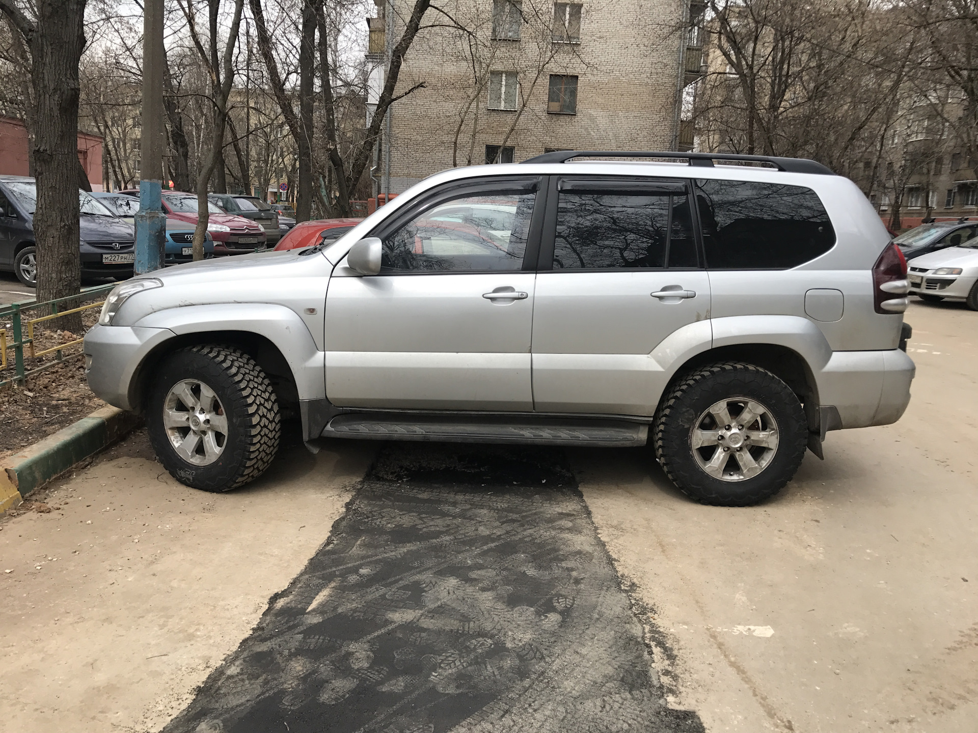 120 прадо принцип. Прадо 120 r118. Ленд Крузер Прадо 120 на грязевой резине. Land-Cruiser Prado 120 275. 285 65 R17 на Toyota Prado 120.